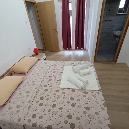 Apartment Peko 5 Pag Town